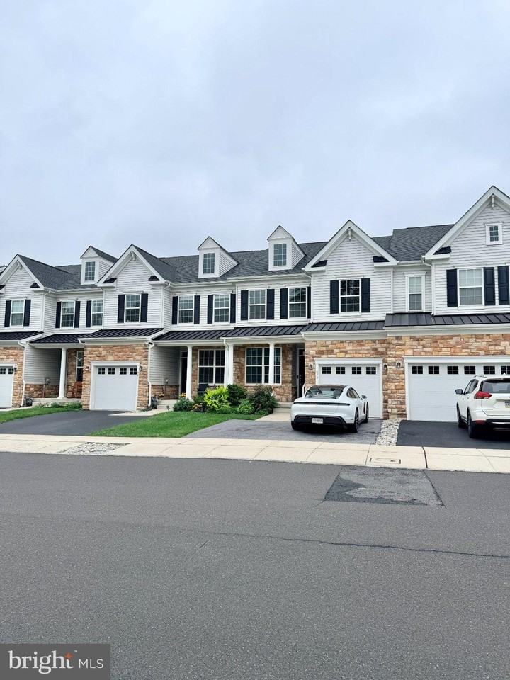 423 BARCLAYS Way - Photo 2 of 42