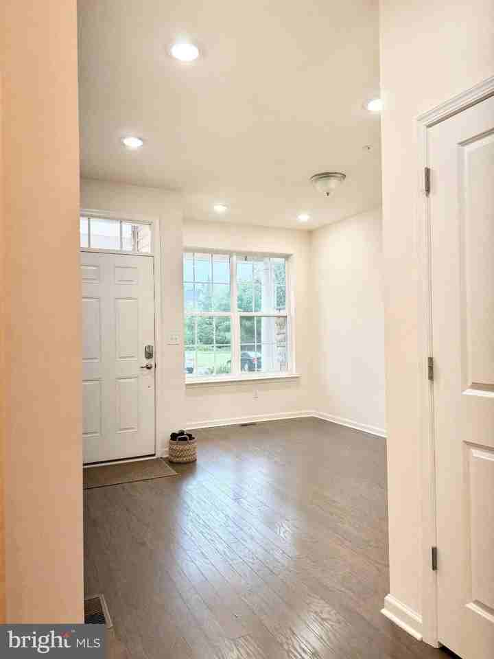 423 BARCLAYS Way - Photo 3 of 42