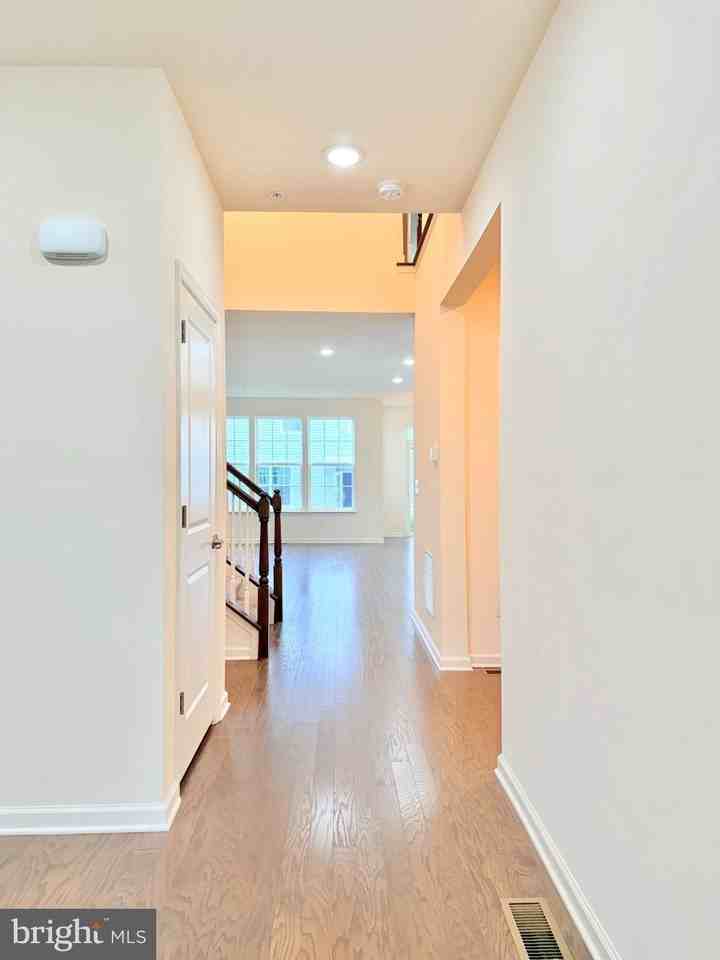 423 BARCLAYS Way - Photo 4 of 42