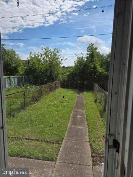 6826 Regent St - Photo 3 of 14