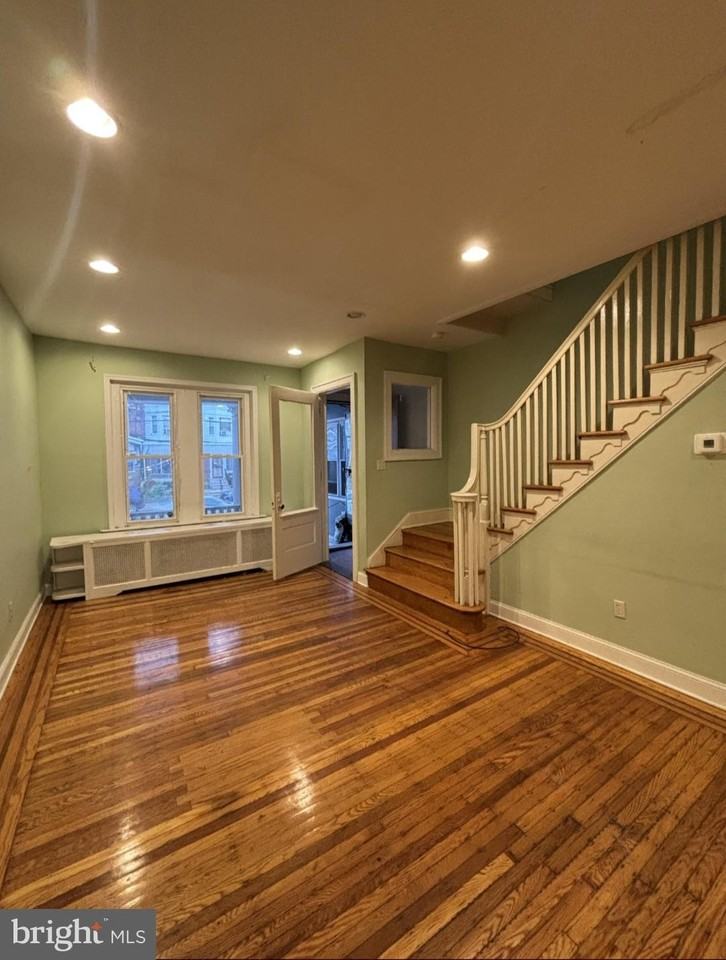6205 Spruce St - Photo 2 of 17