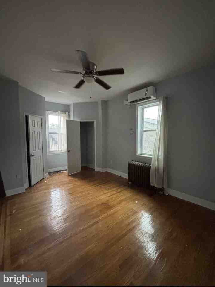 6205 Spruce St - Photo 3 of 17