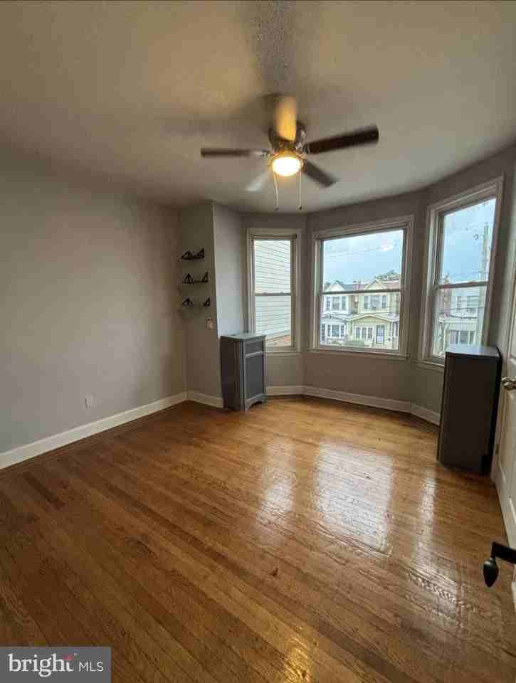 6205 Spruce St - Photo 5 of 17