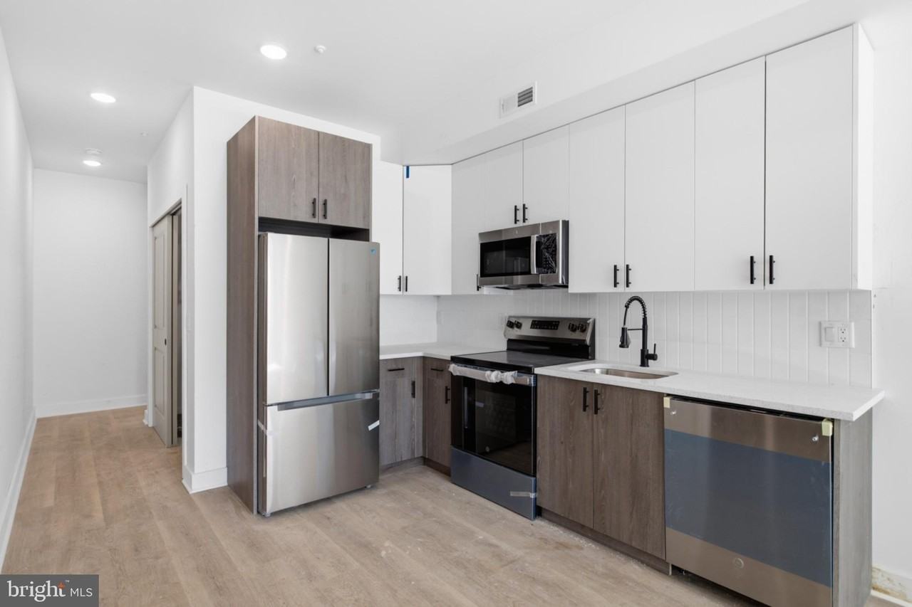 2330 N 16th St #2 - Photo 6 of 14