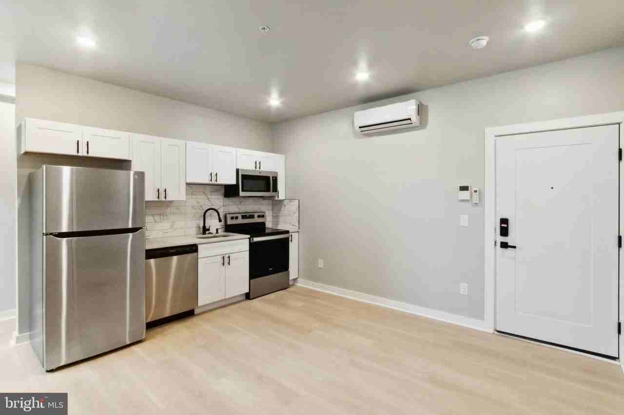 316 S 52nd St #5 - Photo 2 of 10