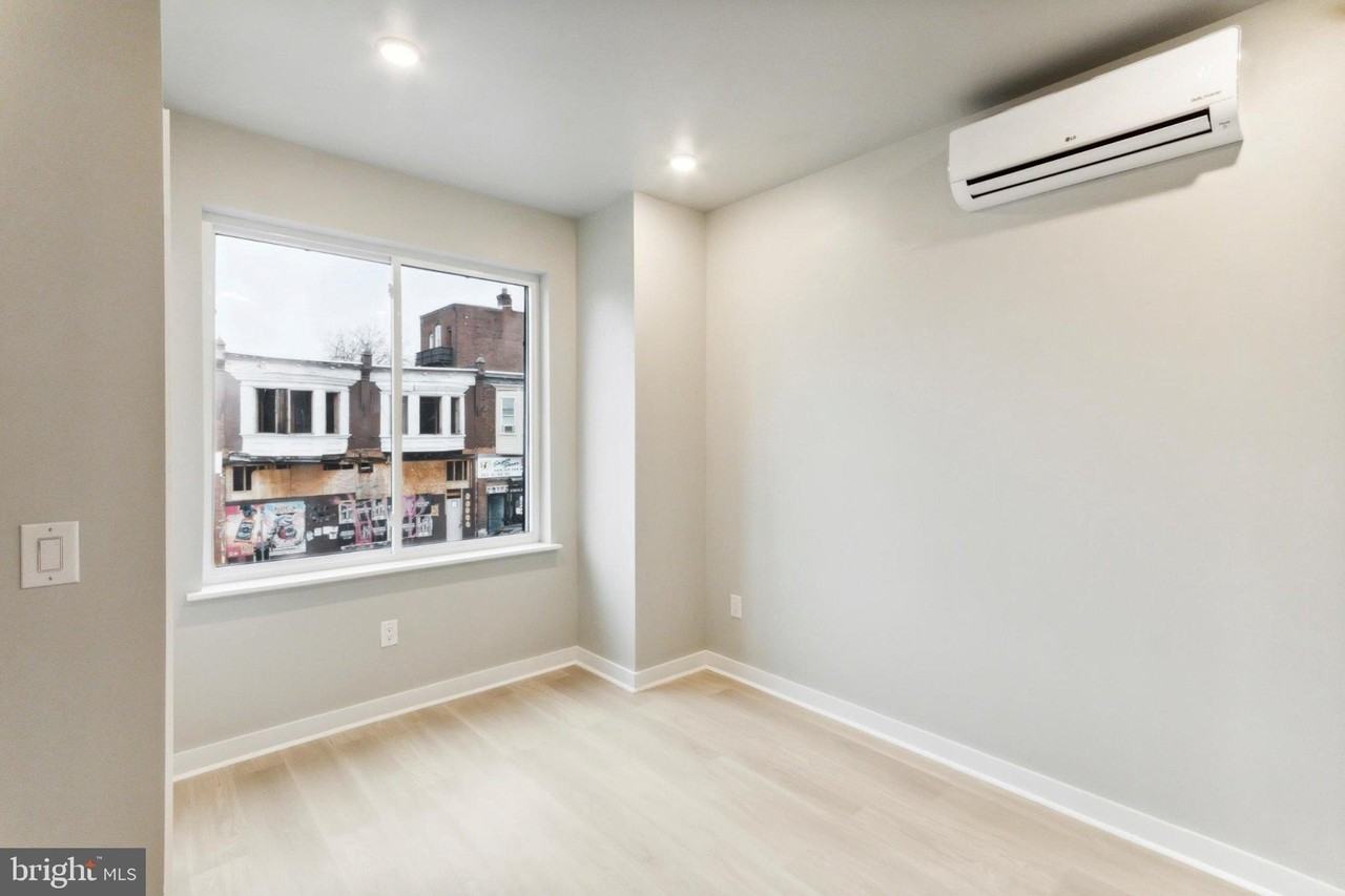 316 S 52nd St #5 - Photo 3 of 10