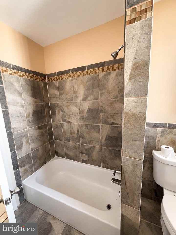 5149 N Camac St - Photo 5 of 7