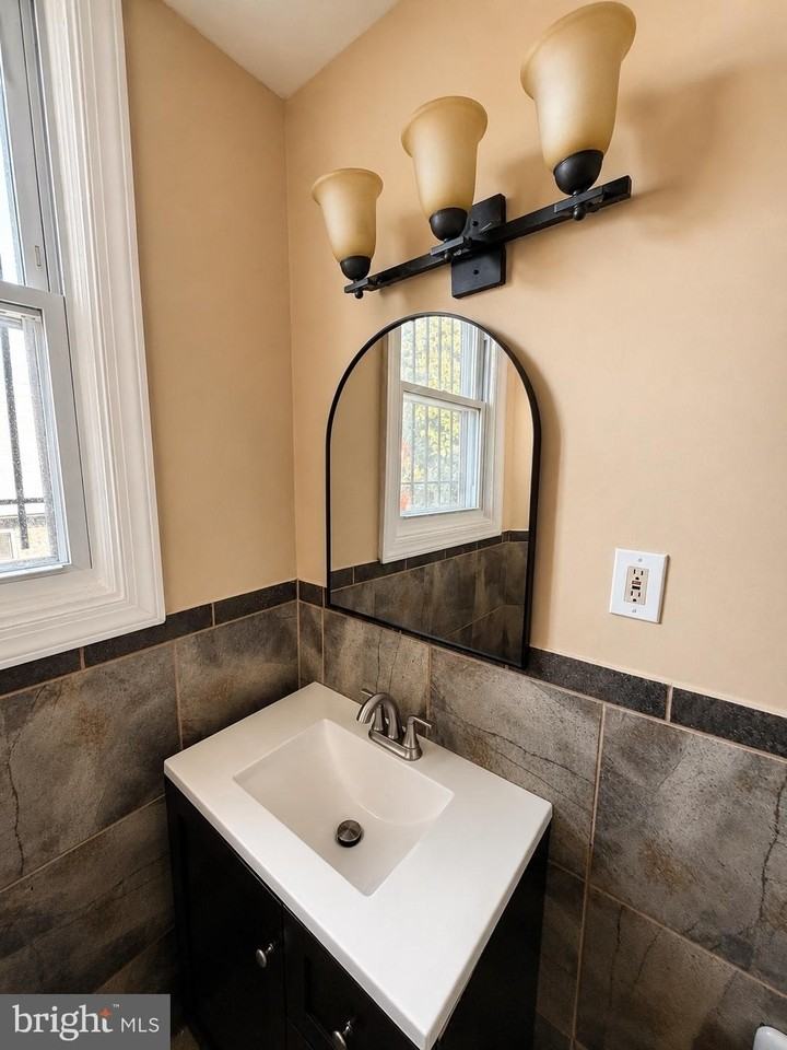 5149 N Camac St - Photo 6 of 7