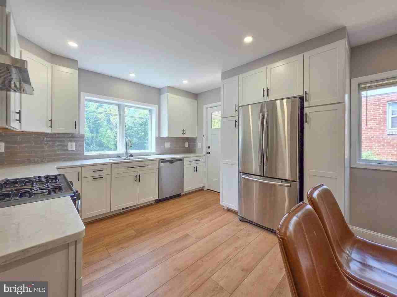 5921 Arlington Blvd - Photo 7 of 33