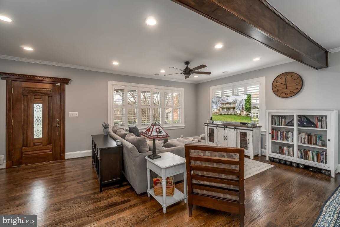 3017 King St - Photo 3 of 27
