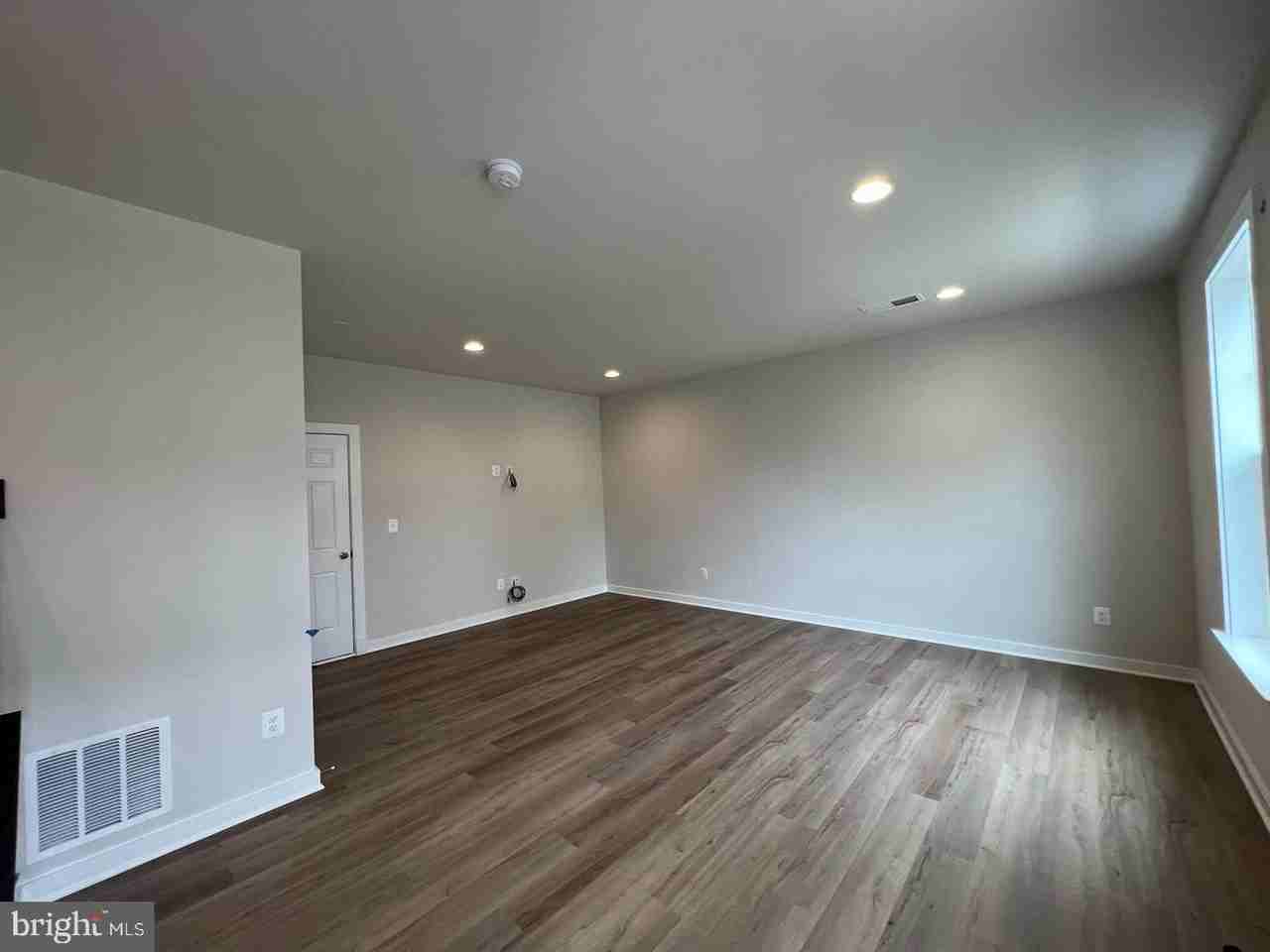 217 Willis St - Photo 3 of 22