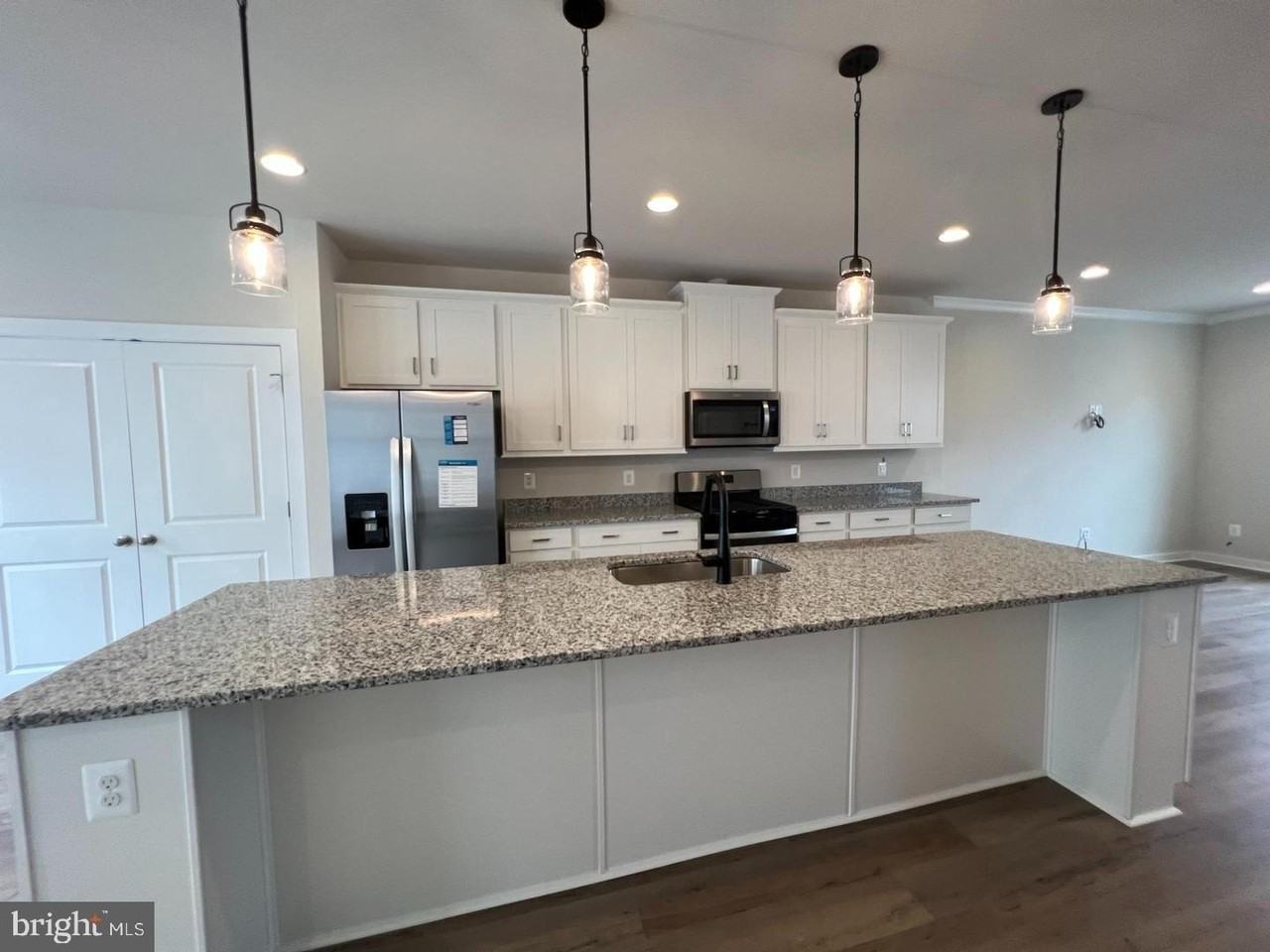 217 Willis St - Photo 4 of 22