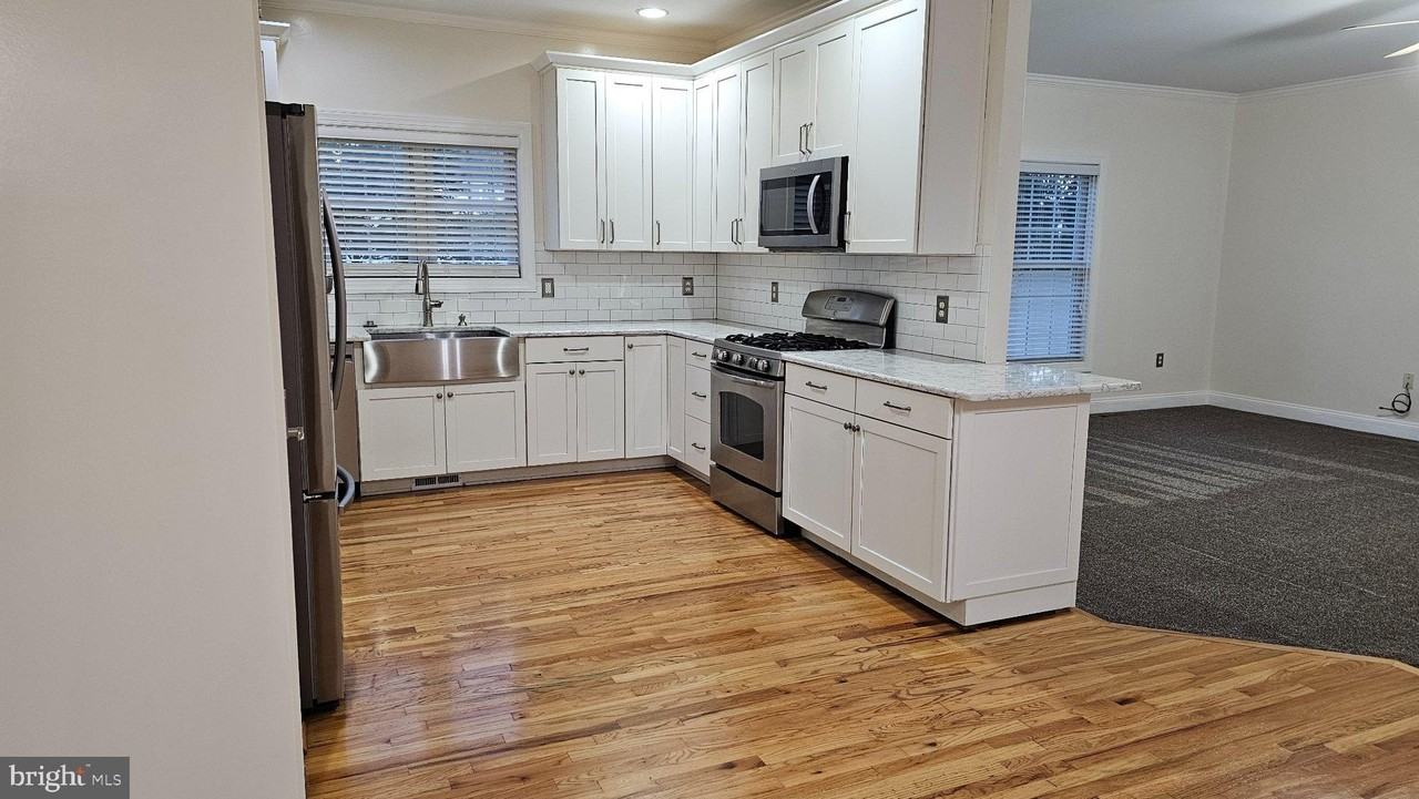 202 Cool Spring Dr - Photo 6 of 34