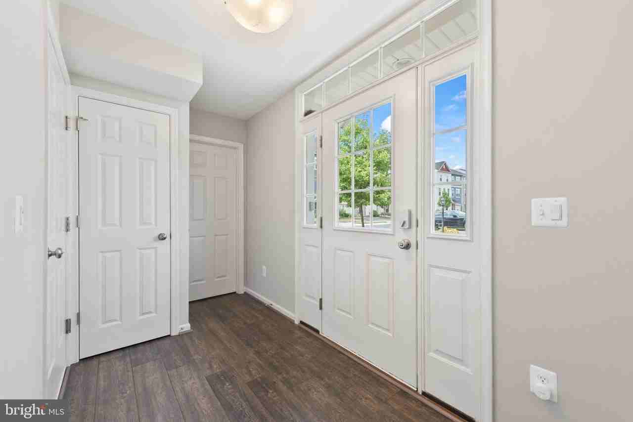 106 Splendor Garden Way - Photo 2 of 31