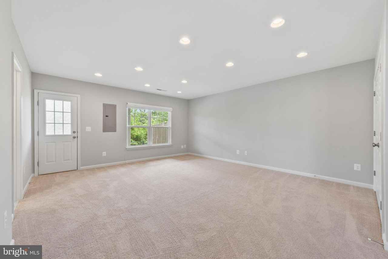 106 Splendor Garden Way - Photo 3 of 31