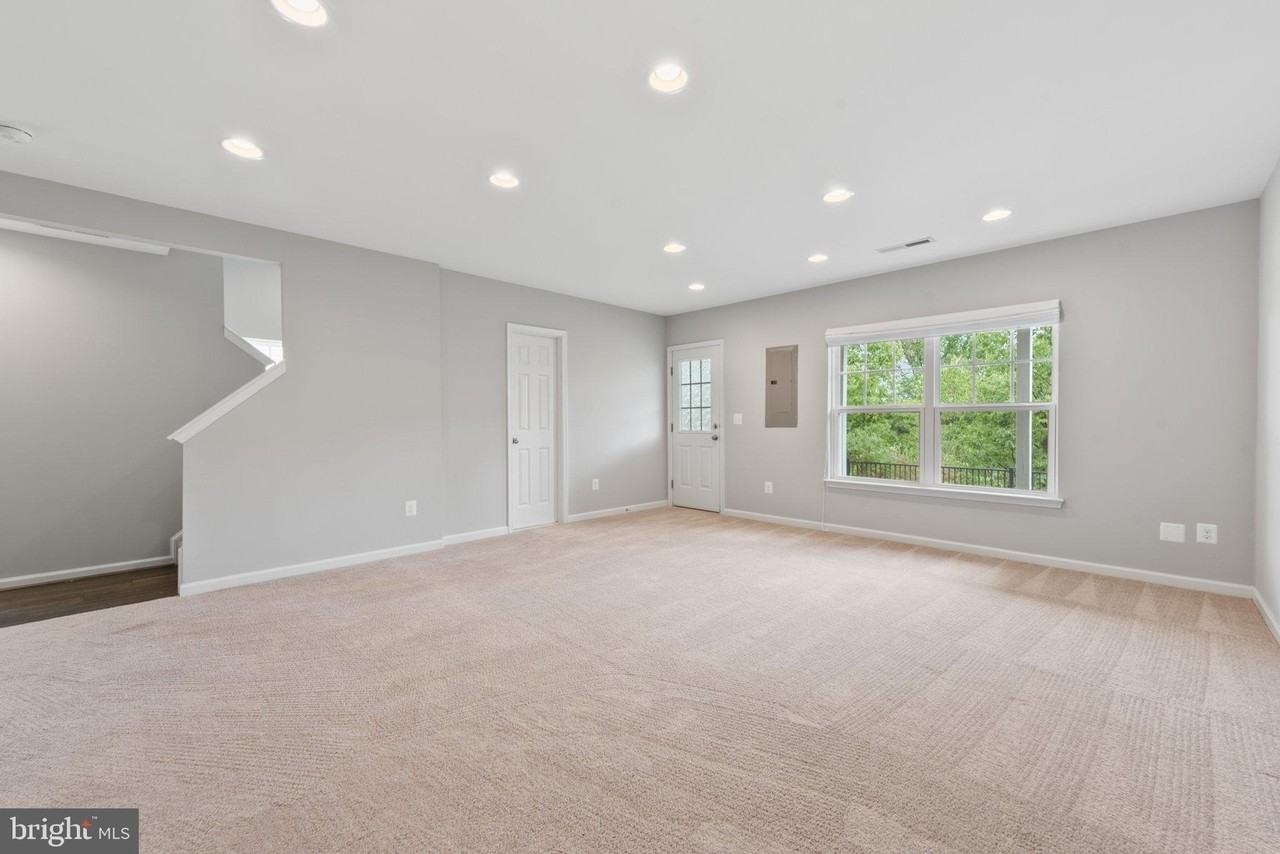 106 Splendor Garden Way - Photo 4 of 31