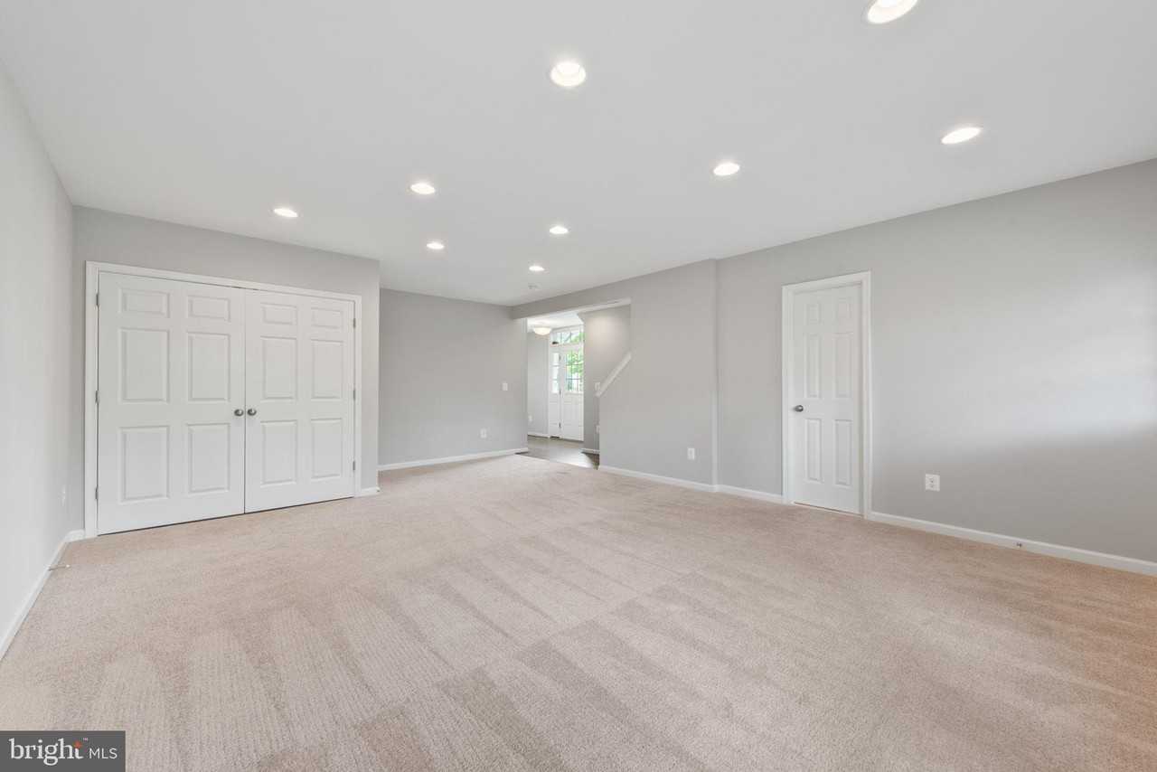 106 Splendor Garden Way - Photo 5 of 31