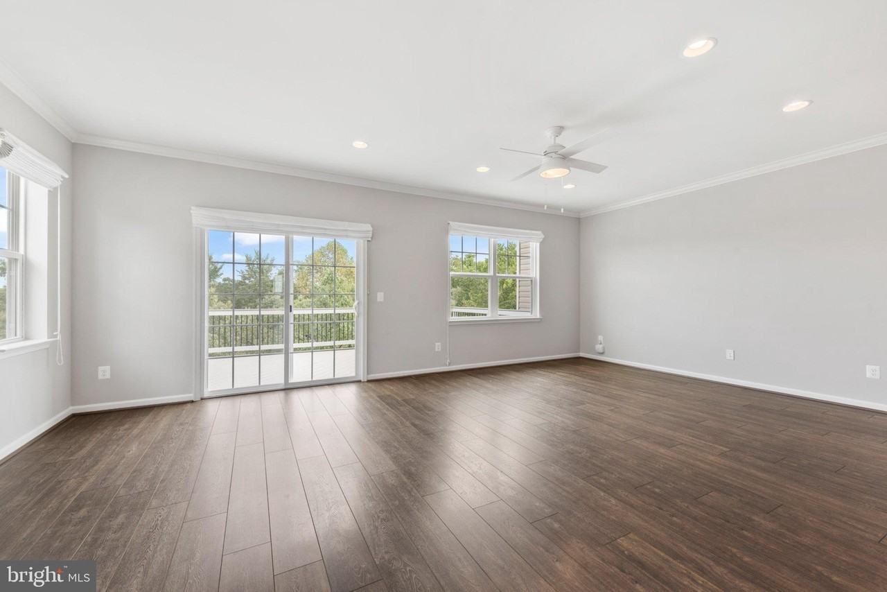 106 Splendor Garden Way - Photo 7 of 31