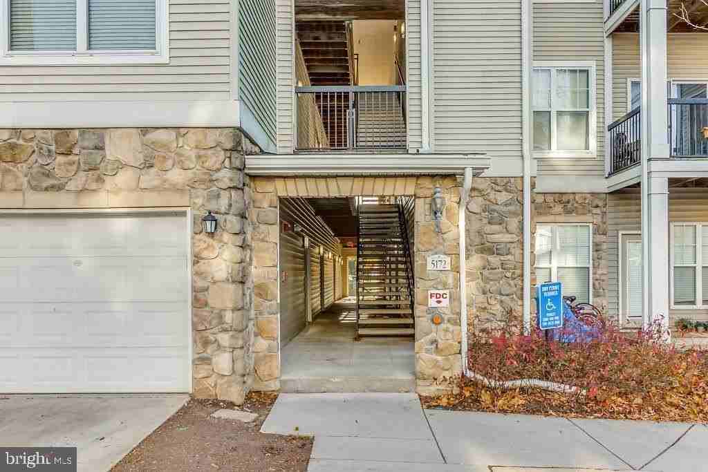 5172 William Colin Ct Apt K - Photo 2 of 31