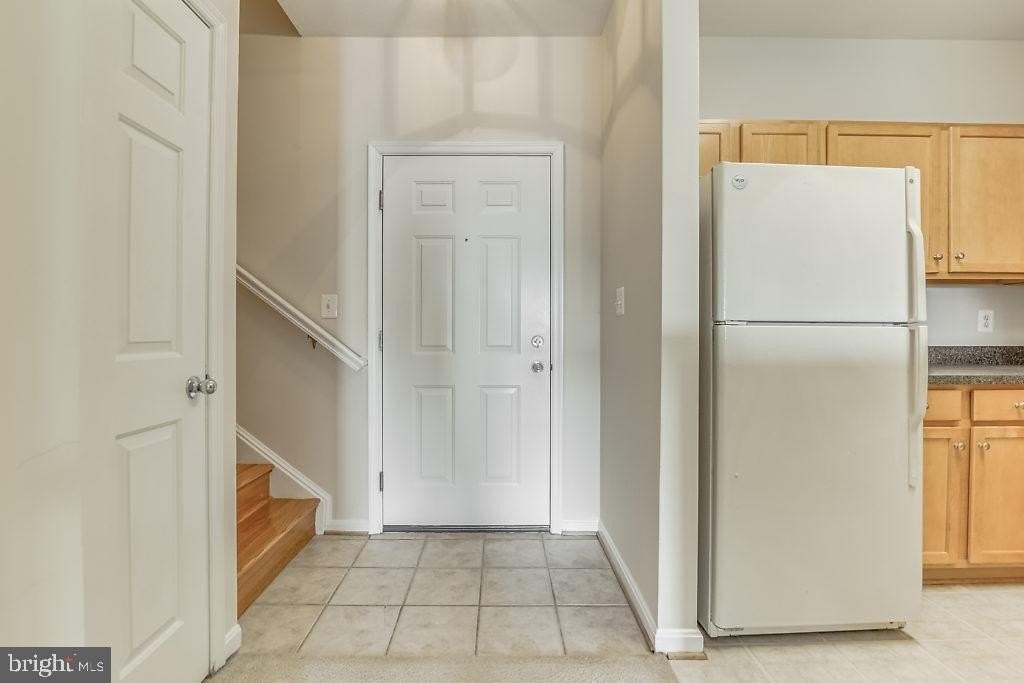 5172 William Colin Ct Apt K - Photo 4 of 31