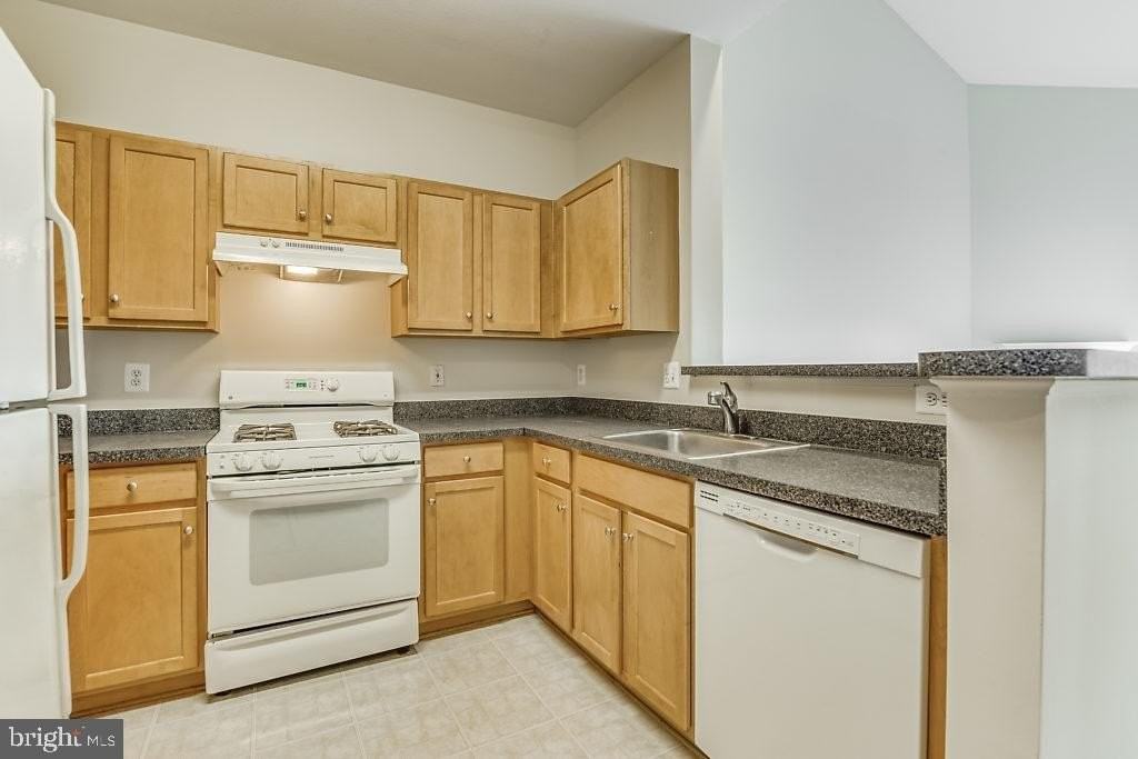 5172 William Colin Ct Apt K - Photo 6 of 31