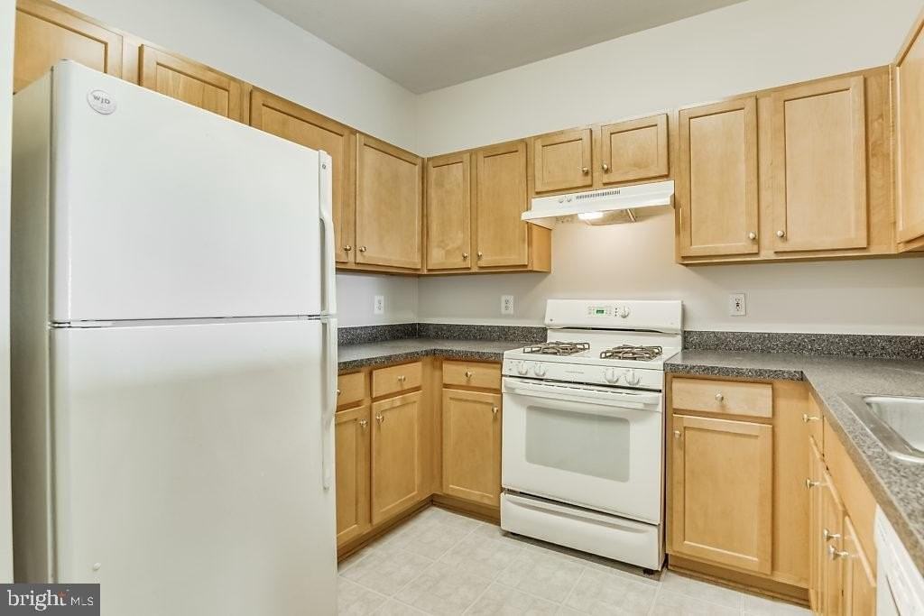5172 William Colin Ct Apt K - Photo 7 of 31