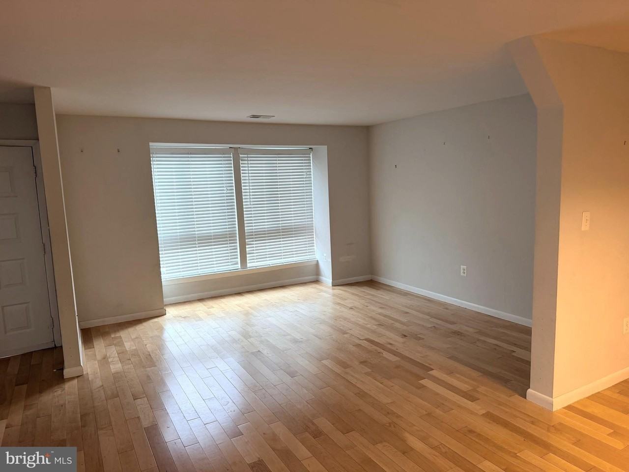 6062 Hollow Hill Ln - Photo 3 of 35