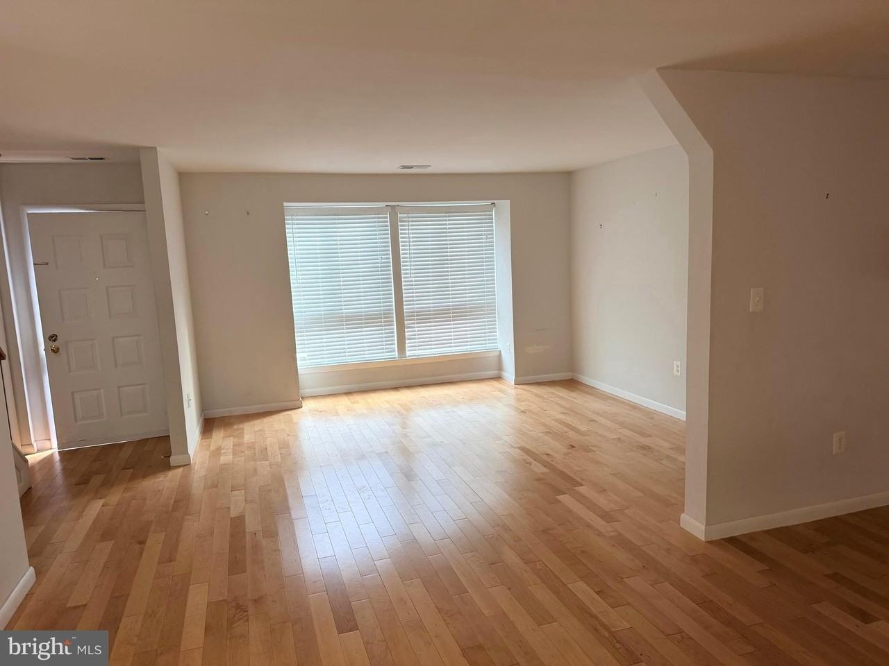 6062 Hollow Hill Ln - Photo 5 of 35