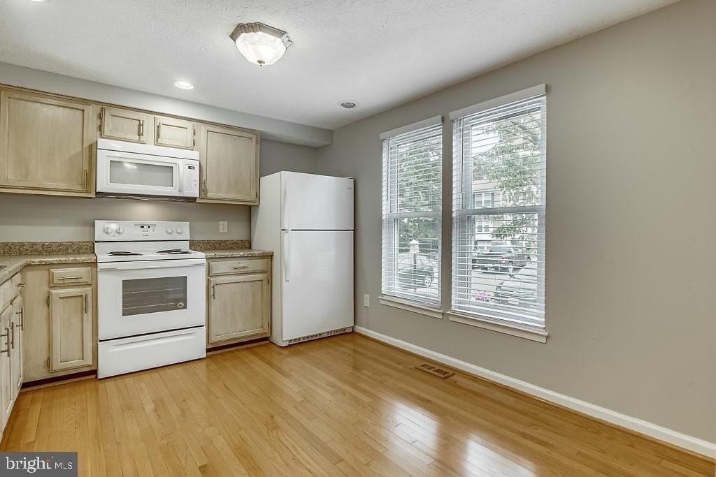 14623 Stone Crossing Ct - Photo 4 of 43