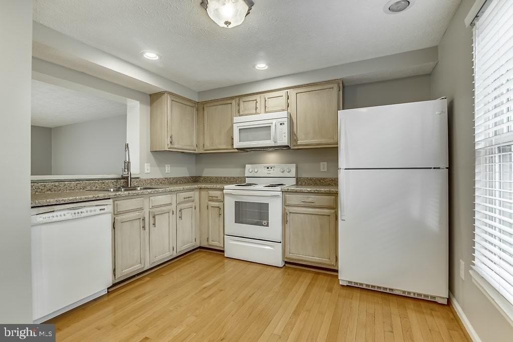 14623 Stone Crossing Ct - Photo 5 of 43