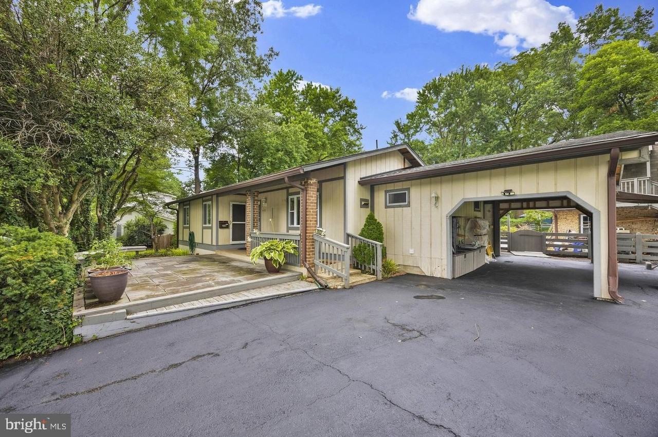 1002 Charlton Pl - Photo 2 of 50