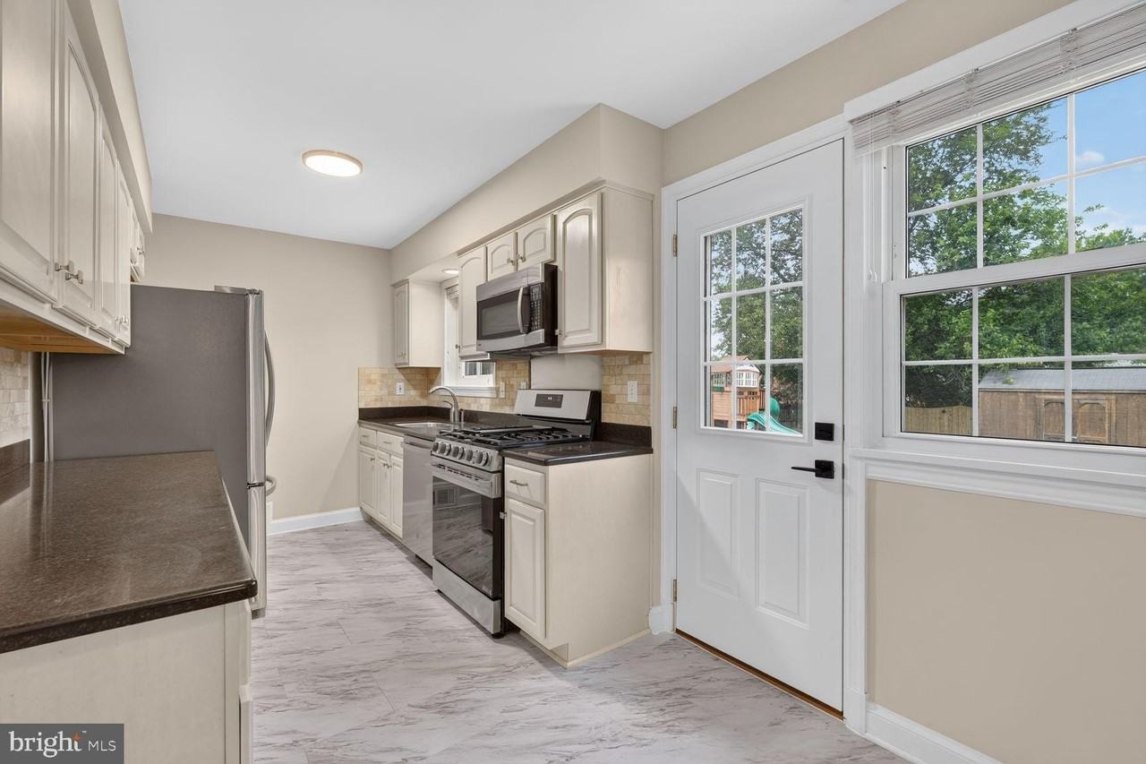 6015 Backlick Rd - Photo 3 of 15