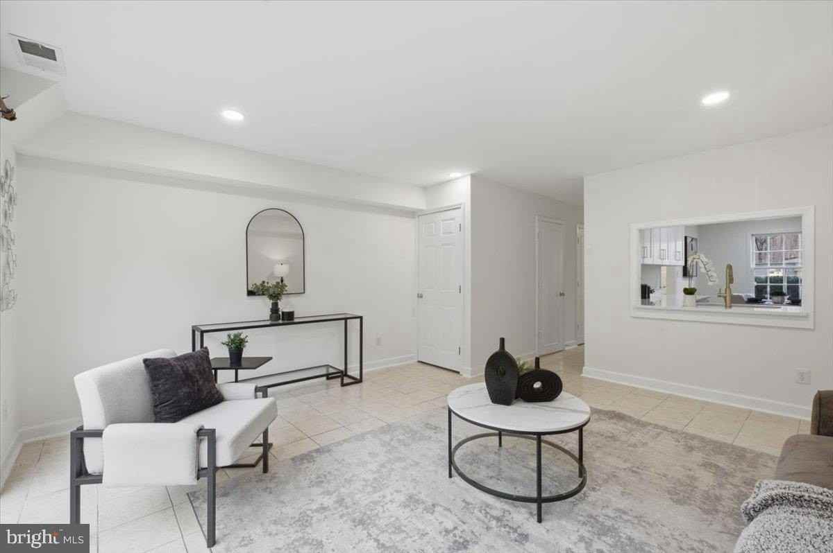 8141 Kingsway Ct #289 - Photo 3 of 25