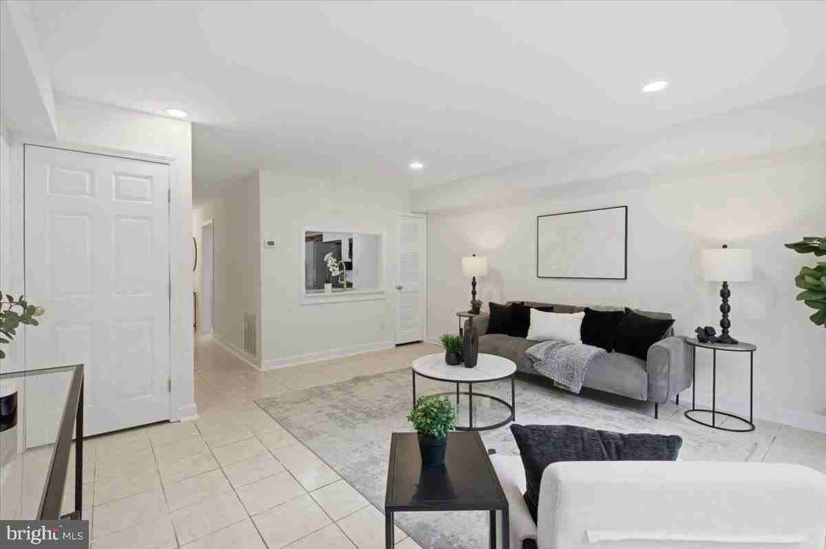 8141 Kingsway Ct #289 - Photo 4 of 25