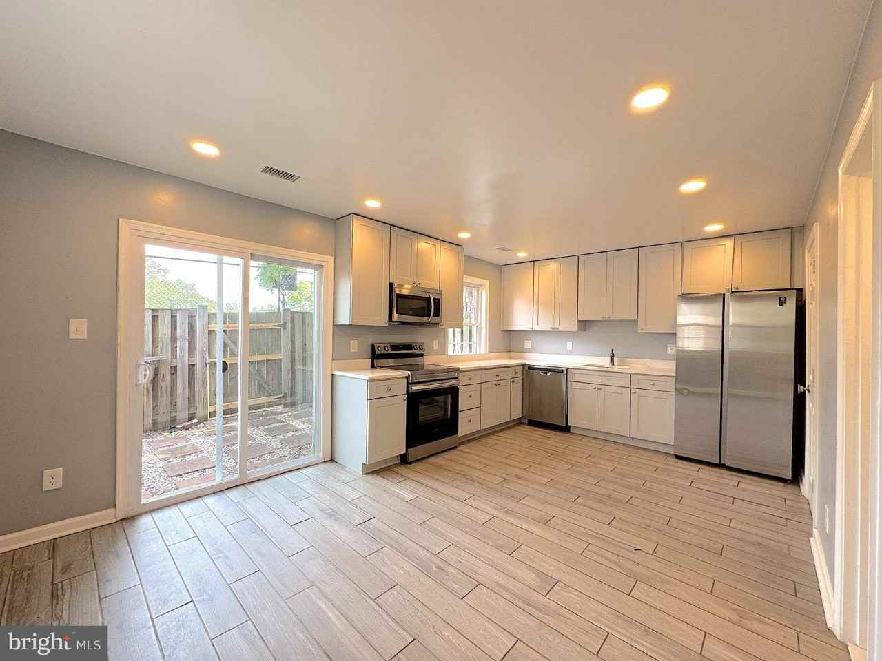 9819 Hagel Cir - Photo 6 of 22