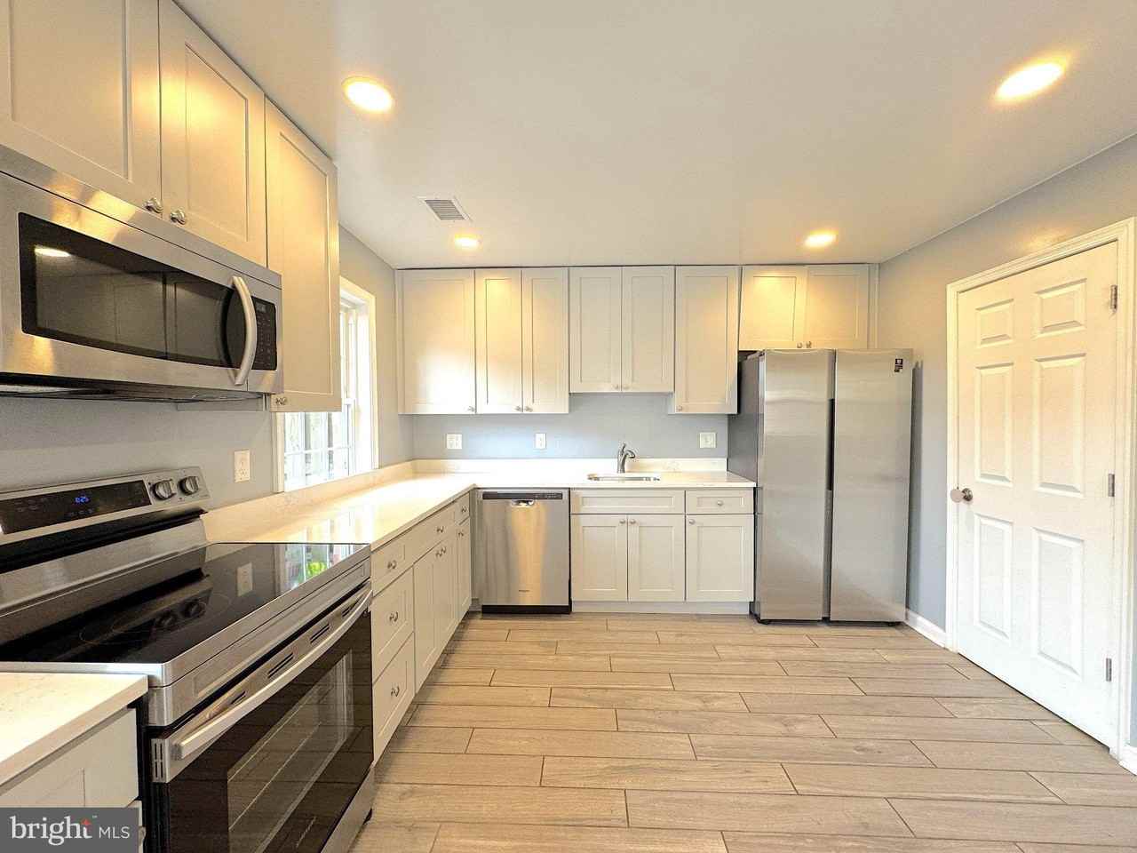 9819 Hagel Cir - Photo 7 of 22