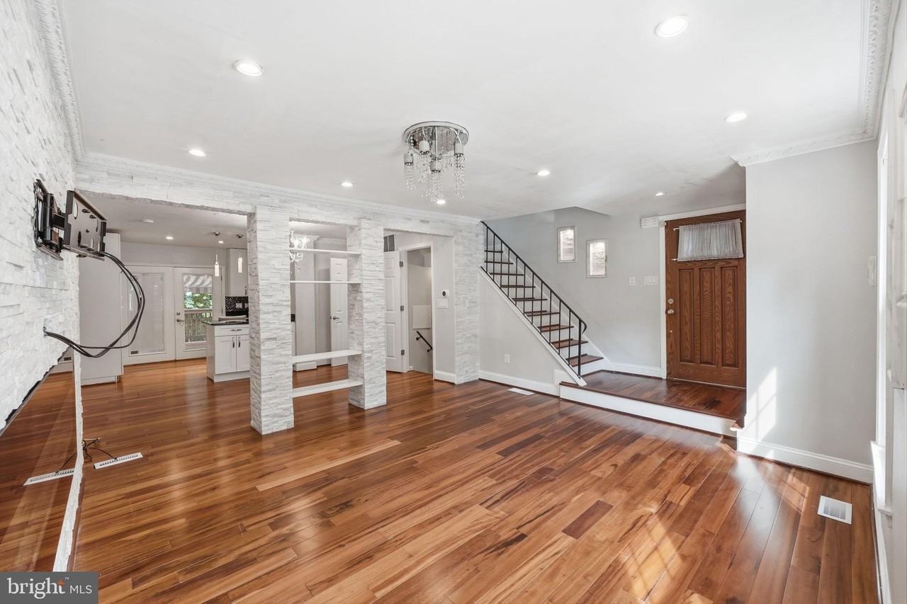 8562 Tyrolean Way - Photo 3 of 32