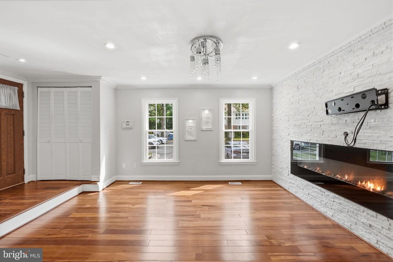 8562 Tyrolean Way - Photo 4 of 32