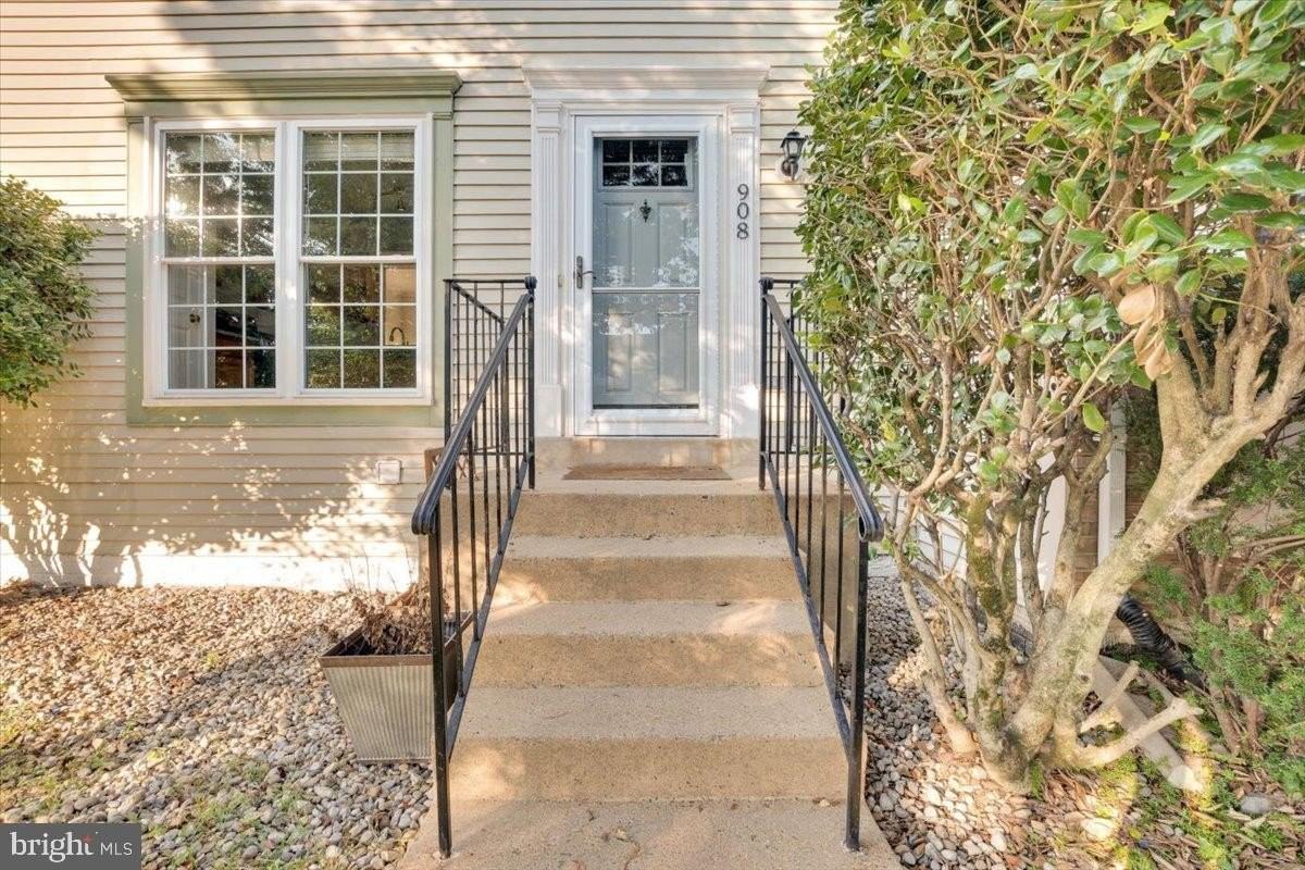 908 Smartts Ln Ne - Photo 2 of 36