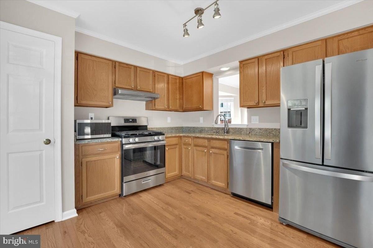 908 Smartts Ln Ne - Photo 3 of 36
