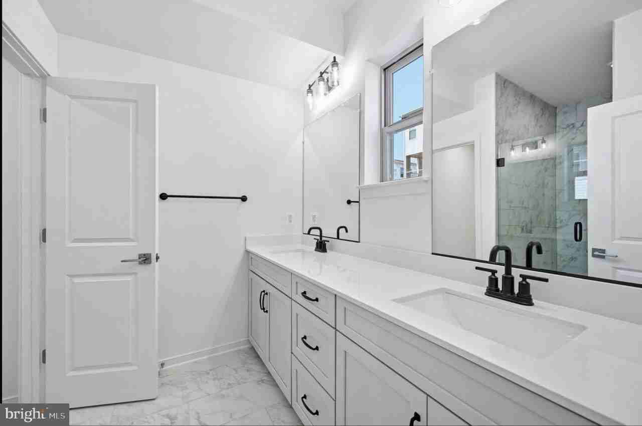 19714 Misty Moss Sq - Photo 3 of 27