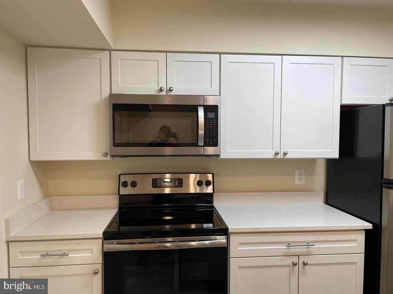 322 Lancaster Sq #322 - Photo 2 of 13