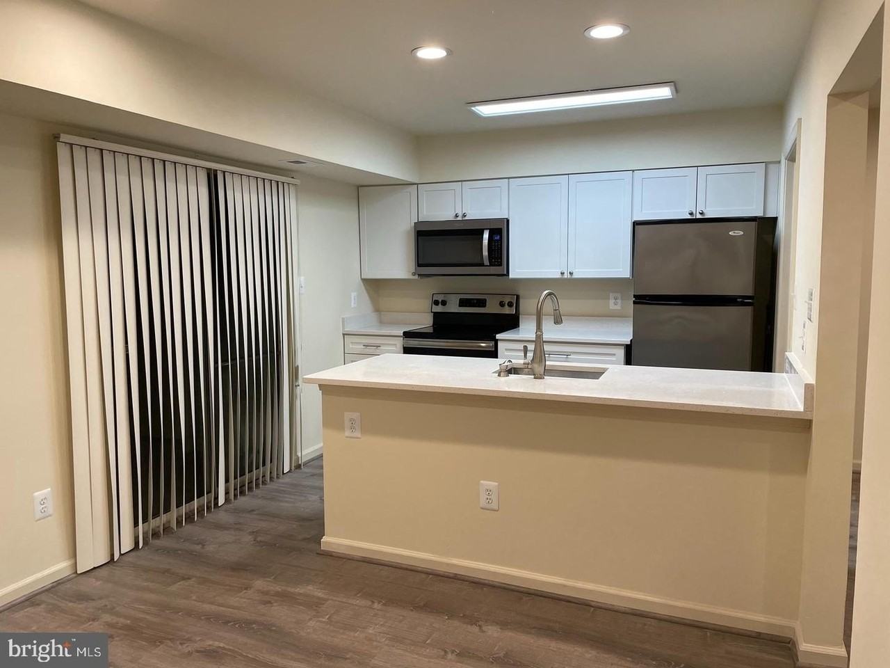 322 Lancaster Sq #322 - Photo 3 of 13