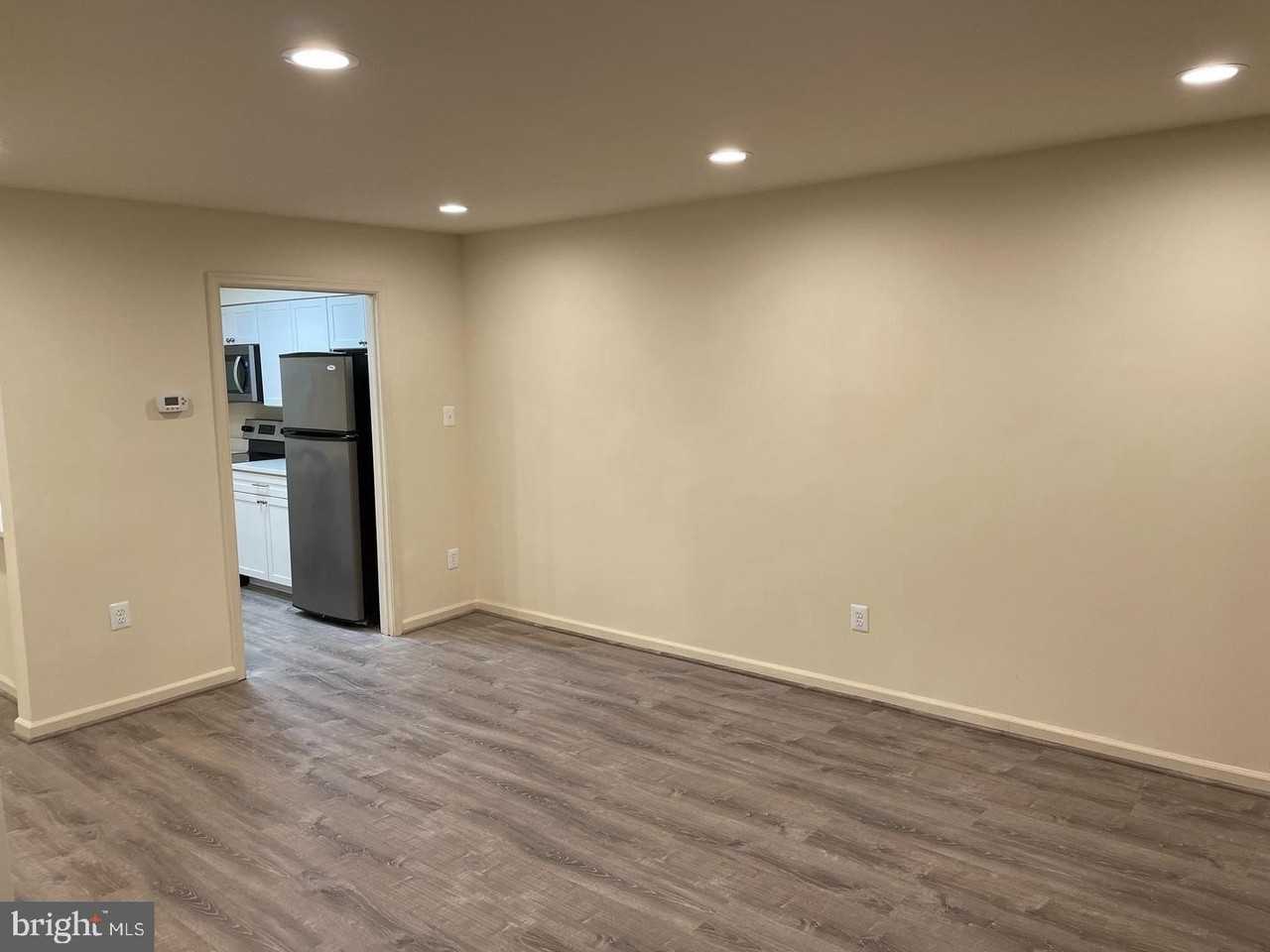322 Lancaster Sq #322 - Photo 4 of 13
