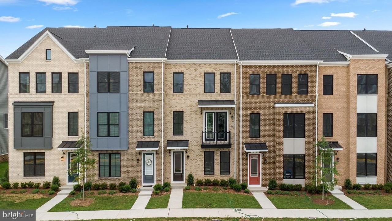 42104 Picasso Sq