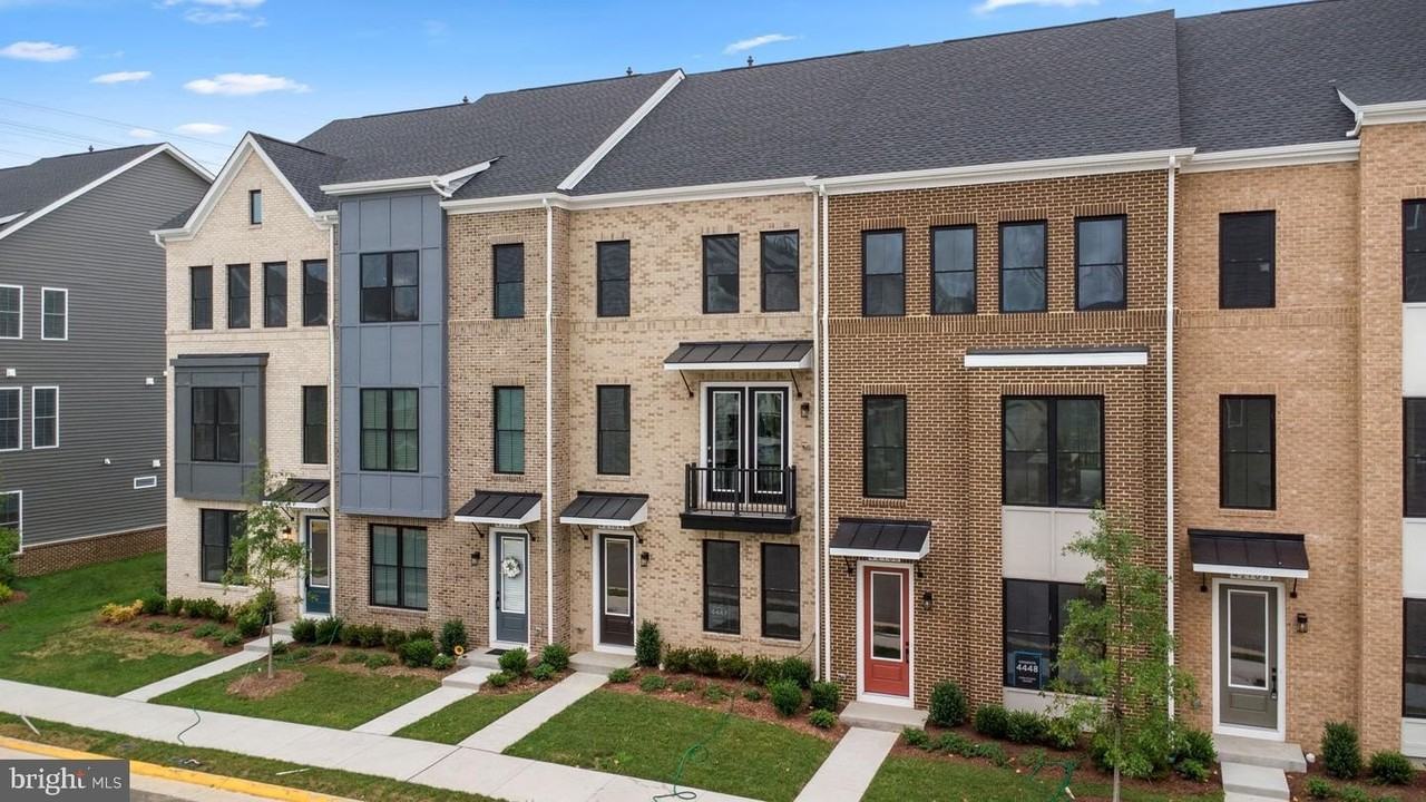 42104 Picasso Sq - Photo 3 of 31