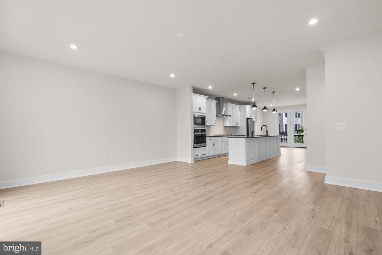 42104 Picasso Sq - Photo 6 of 31