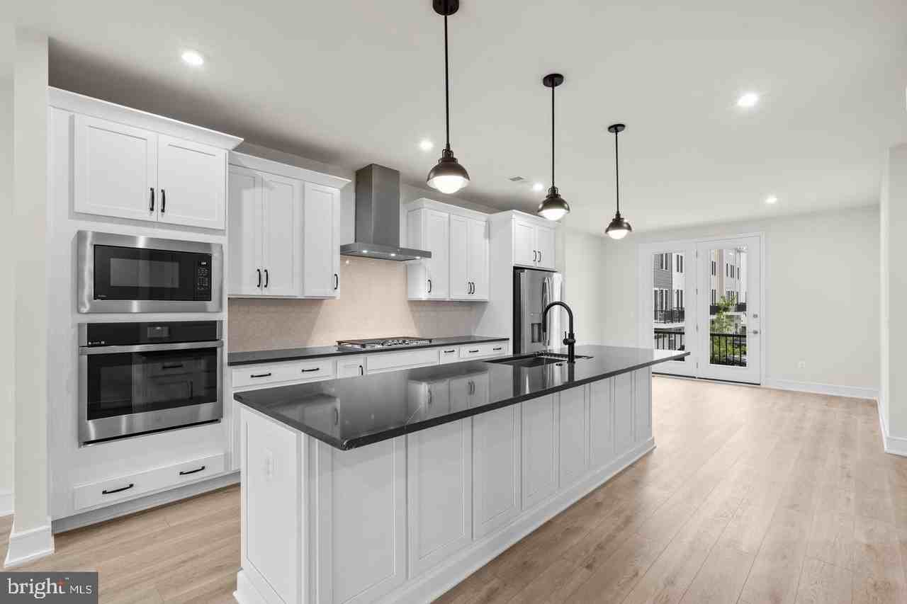 42104 Picasso Sq - Photo 7 of 31