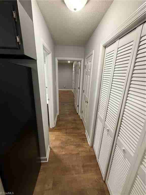 1416 Glade St #9 - Photo 7 of 10