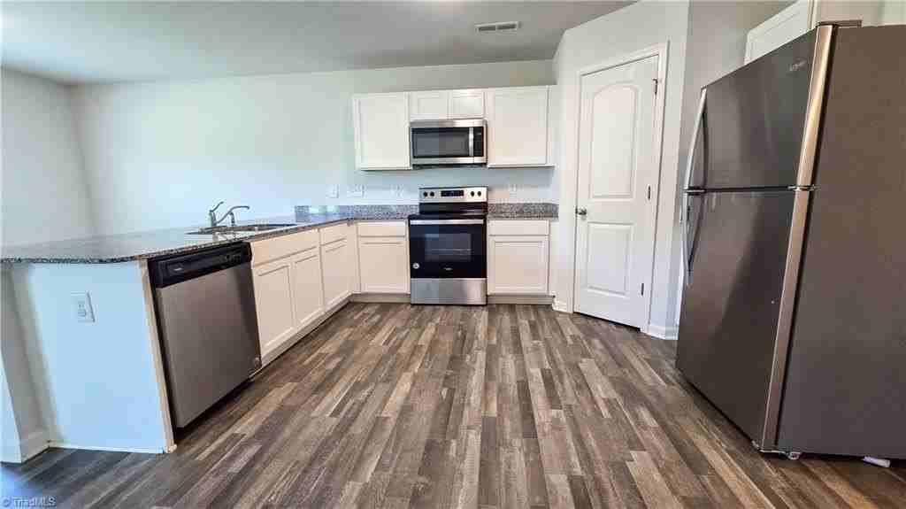 1810 S Hill Ave - Photo 5 of 14